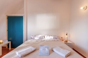 Perhetalo, useita makuuhuoneita, vuorten lähellä (Villa Macari Fantastic Sea View) | 2 makuuhuonetta, silitysrauta/-lauta, ilmainen Wi-Fi, vuodevaatteet