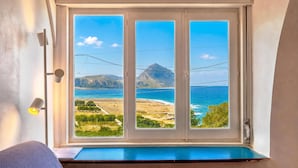 Nhà dành cho gia đình, 2 phòng ngủ, hiên, cạnh núi (Villa Macari Fantastic Sea View) | Nội thất