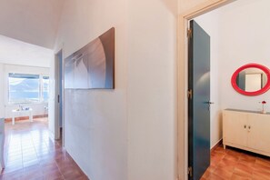 Perhetalo, useita makuuhuoneita, vuorten lähellä (Villa Macari Fantastic Sea View) | Sisätilat