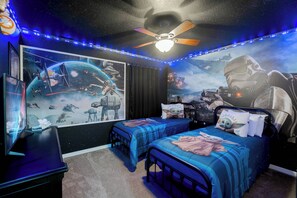 4 bedrooms, iron/ironing board, travel cot, WiFi - Thematic House w/ Pool/Spa/Game Room in Resort (Davenport)