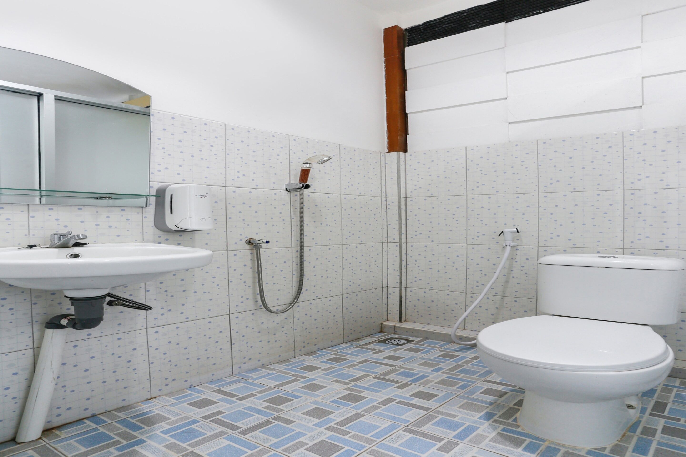 Deluxe Single Room | Bathroom | Shower, towels
