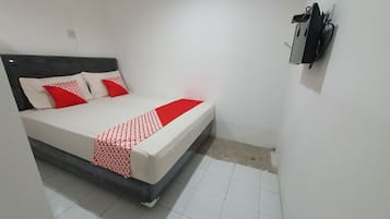 Standard Double Room | Desk, laptop workspace, free WiFi, bed sheets