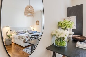 4 makuuhuonetta, silitysrauta/-lauta, ilmainen Wi-Fi, vuodevaatteet