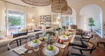 Luxury Villa with Pool in Pietrasanta close to the Beach