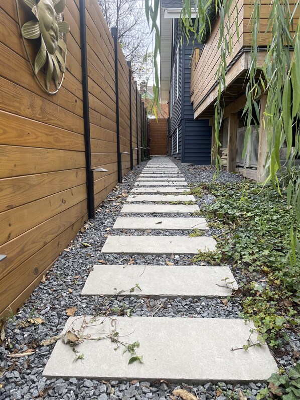 المنطقة المحيطة بالمنشأة