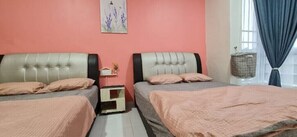 3 bedrooms, iron/ironing board, WiFi, bed sheets - SBNC Homestay @ Emerald Avenue, Cameron Highlands

 (Brinchang)