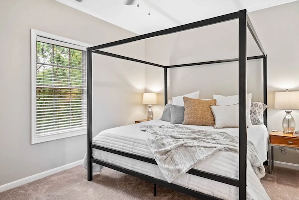 2 bedrooms, iron/ironing board, WiFi, bed sheets