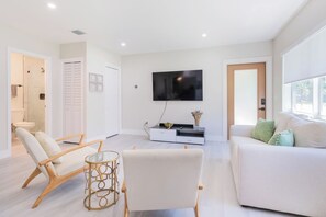 Smart TV - Las Olas Fort Lauderdale Casita | 30+ Night Stays Only (Fort Lauderdale)
