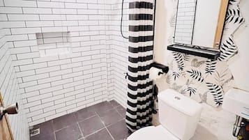 Shower, bidet, towels, soap