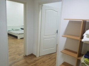 3 quartos, ferros/tábuas de passar roupa, Wi-Fi, roupa de cama