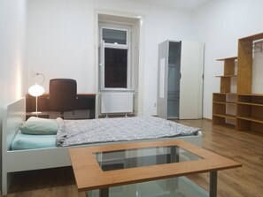 3 bedrooms, iron/ironing board, WiFi, bed sheets - Big COZY - Skyfall Apartment 3 BDRM 6 BEDS 1&Half Baths (Budapest)