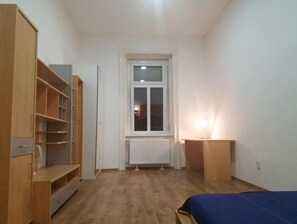 3 quartos, ferros/tábuas de passar roupa, Wi-Fi, roupa de cama