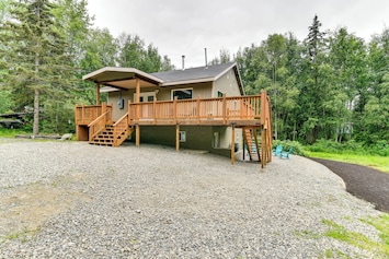 Chugiak Vacation Rental | 1,554 Sq Ft | 3BR | 2BA | Stairs Required