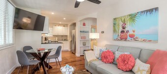 The Adorable Blue Bungalow- Pet Friendly with a fully fenced in back yard.