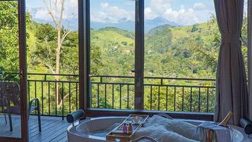 Panoraamahuone | Ylelliset vuodevaatteet, pillowtop-patjalliset sängyt