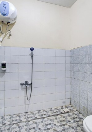 Standaard tweepersoonskamer | Badkamer | Een douche, zeep