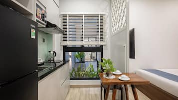 Deluxe Studio | Private kitchen | Fridge, microwave, electric kettle, rice cooker