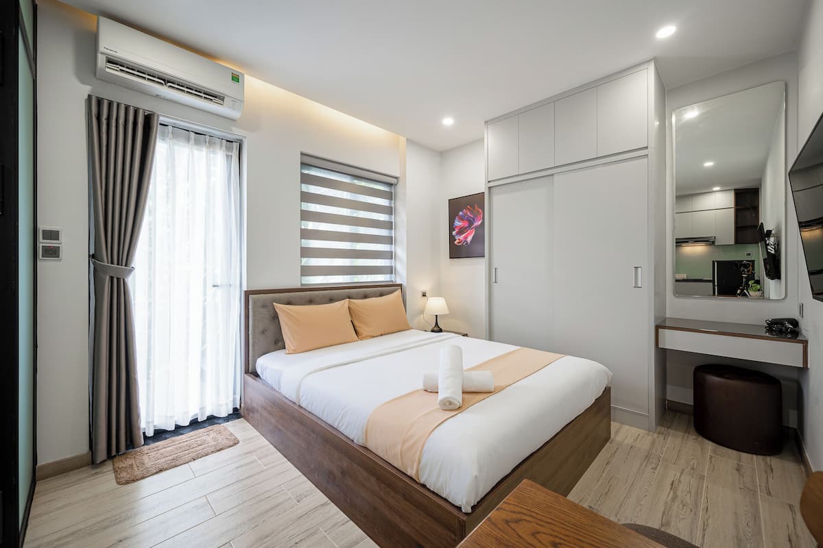 Estudio Premier | Ropa de cama de alta calidad, escritorio y wifi gratis