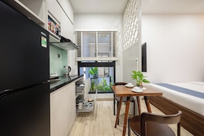 Deluxe Studio | In-room dining - Cozrum Home - Kena House (Ho Chi Minh City)