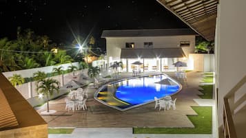 Télévision à écran plat de 32 pouces avec chaînes numériques