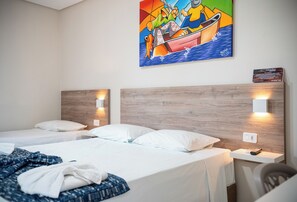 Dreibettzimmer | Schallisolierte Zimmer, kostenloses WLAN, Bettwäsche