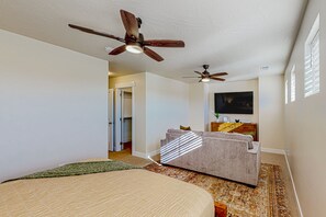 3 habitaciones, escritorio, tabla de planchar con plancha y wifi 