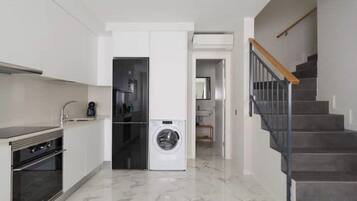 Coffee/tea maker, fridge, microwave, oven