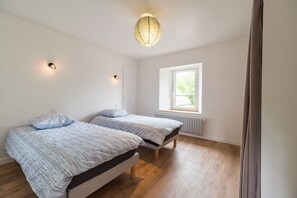 4 habitaciones, tabla de planchar con plancha y wifi gratis 