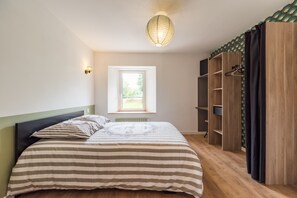 4 chambres, fer et planche à repasser, Wi-Fi gratuit