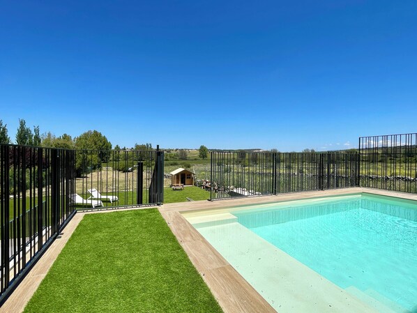 Outdoor pool - El Ciprés de Valdeprados (Valdeprados)