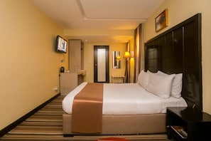 2 bedrooms, in-room safe, desk, iron/ironing board