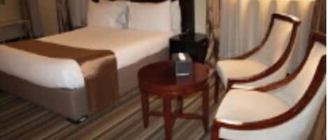 1 habitación, tabla de planchar con plancha, wifi y ropa de cama