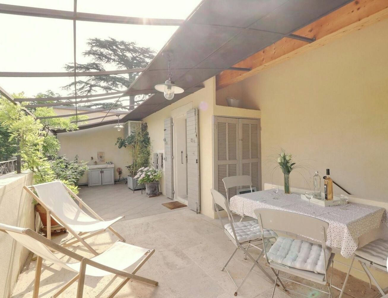 屋外ダイニングエリア