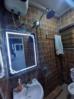 Handtücher, Seife, Toilettenpapier