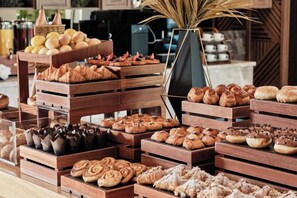 Unclassified image, 3 of 15, button - Crowne Plaza TASHKENT by IHG (Tashkent)