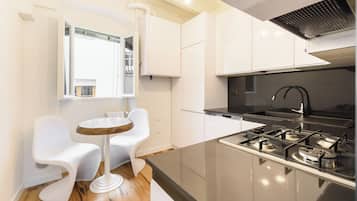 Appartamento Classic | Cucina privata | Frigorifero, forno, piano cottura