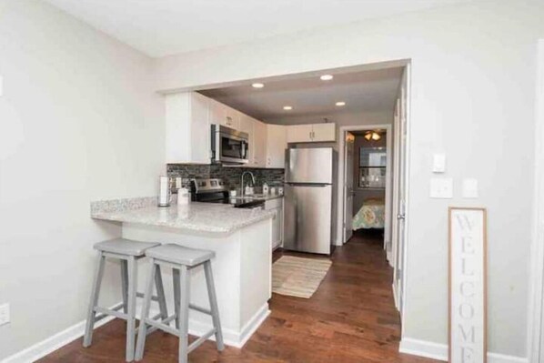 Private kitchen - Lovely 1 Bedroom Condo in Ocean City by the beach (Ocean City)