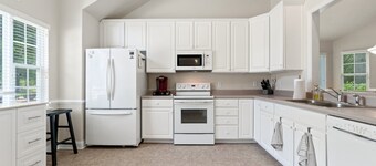 Spacious 4 bed home in lovely Bay Creek neighborhood, Cape Charles