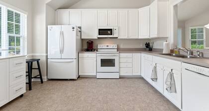 Spacious 4 bed home in lovely Bay Creek neighborhood, Cape Charles