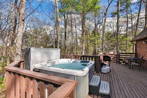 Outdoor spa tub - “Bearly-Be-Haven” w/hot tub, firepit, Bearly-Be-Haven (Basye)