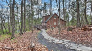 A cabin surrounded by a forest with a stone path leading to it. - “Bearly-Be-Haven” w/hot tub, firepit, Bearly-Be-Haven (Basye)