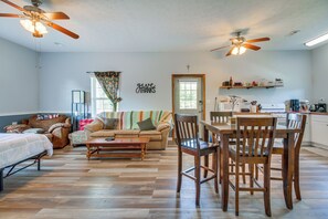 Interior - Kentucky Retreat Near Williamstown Lake! (Williamstown)