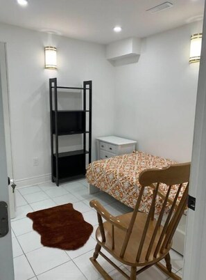 2 عدّة غرف نوم ومكواة/لوح كي وواي فاي مجانًا وملاءات أسرّة