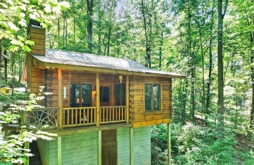 Mountain Top cabin when you need a break from EVERYTHING! Last min ok. No min nt