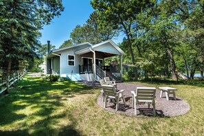 Exterior - Perfect Waterfront Getaway between the Lakes  (Montello)