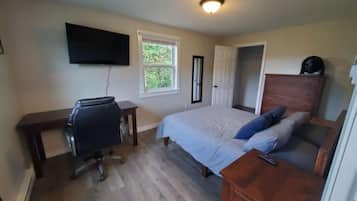 2 bedrooms, desk, iron/ironing board, free WiFi
