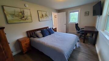 2 bedrooms, desk, iron/ironing board, free WiFi