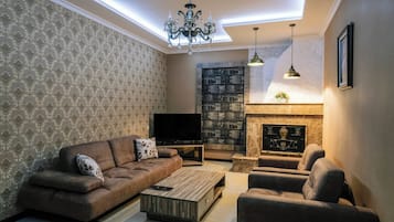 Classic Room | 3 bedrooms, in-room safe, individually furnished, laptop workspace