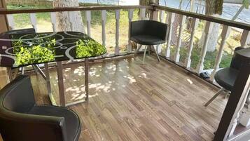 ํ
๋ผ์ค/ํํฐ์ค