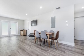 Dining - Stylish Miami Villa 2 - Close to South Beach, Miami Airport, and Brickell! (Miami)